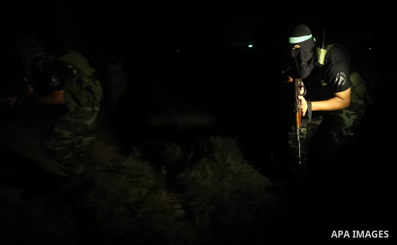 Palestinian militants of the Ezzedine Al-Qassam Brigades, the armed wing of the Islamist movement Hamas, protect the borders in the east of Gaza, in a daily mission to prevent any military Israeli attempt to enter Gaza "...