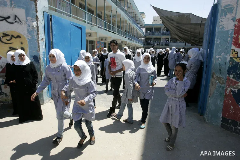 Palestinian students return back to their school in the morning of the first day of the new year study in Rafah, southern Gaza Strip on Sep. 4, 2011. Photo by Abed Rahim Khatib