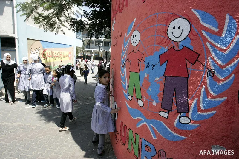 Palestinian students return back to their school in the morning of the first day of the new year study in Rafah, southern Gaza Strip on Sep. 4, 2011. Photo by Abed Rahim Khatib