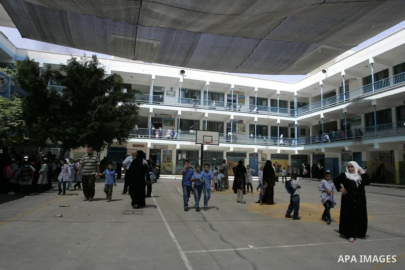 Palestinian students return back to their school in the morning of the first day of the new year study in Rafah, southern Gaza Strip on Sep. 4, 2011. Photo by Abed Rahim Khatib