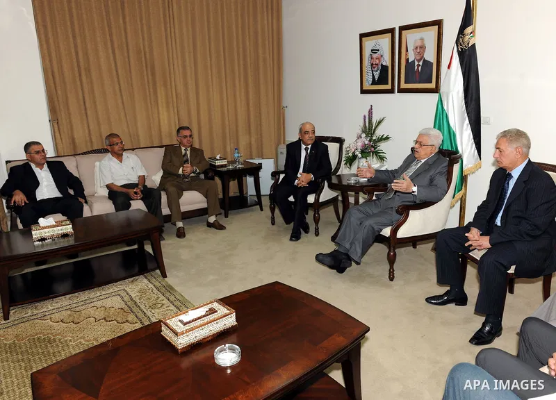 Palestinian President Mahmoud Abbas (Abu Mazen) meets with the Palestinian medical delegation heading to Libya, in the West Bank city of Ramallah, on Sep. 6, 2011. Photo by Mufeed Abu Hasnah