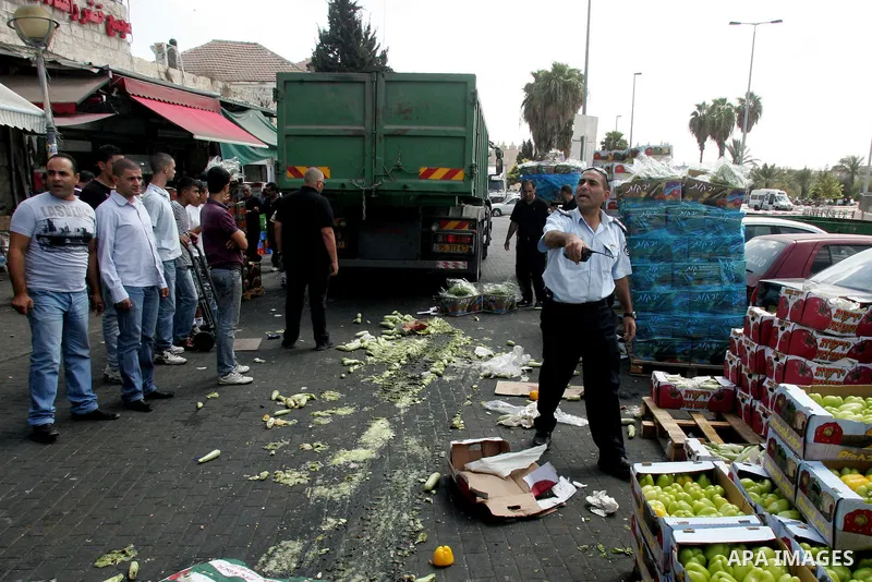 Israeli policemen and municipality employees confiscate the Palestinian sellers' vegetables and fruit in Jerusalem's old city on Sep. 9,2011. Photo by Mahfouz Abu Turk
