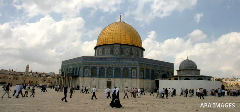 Palestinians walk in front of the Dome of the Rock after Friday prayers at the Al-Aqsa mosque compound in Jerusalem's old city on Sep. 9,2011. Photo by Mahfouz Abu Turk