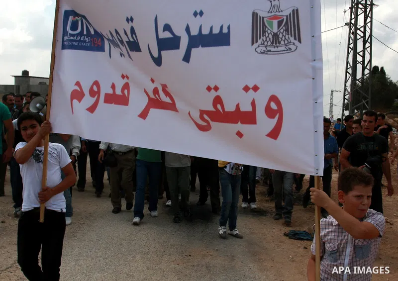 Palestinians march towards the gate of Qadomim during the weekly protest against the settlement of Qadomim, near the village of Kofr Qadom, west of Nablus City, in the Israeli-occupied West Bank on 09 September 2011. Pho...