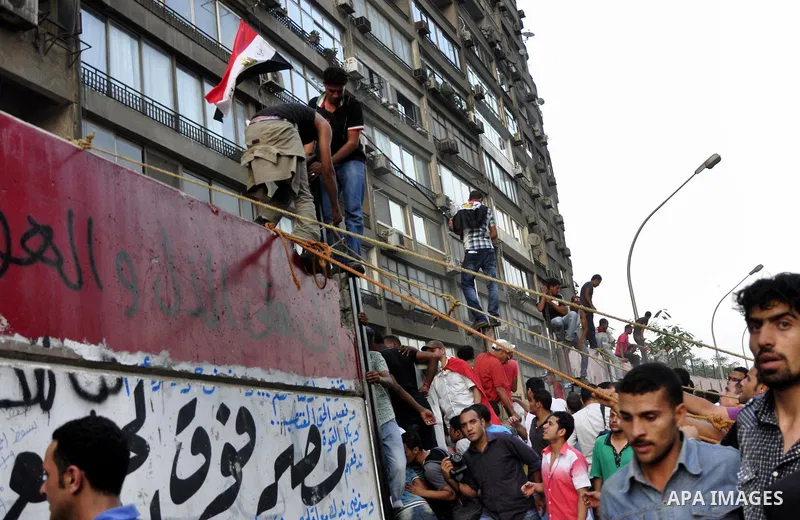 Egyptian protesters dismantle the concrete wall which was built in front of the Israeli embassy, in Cairo, Egypt, 09 September 2011. Security forces had built the wall in an attempt to secure the embassy after a series o...