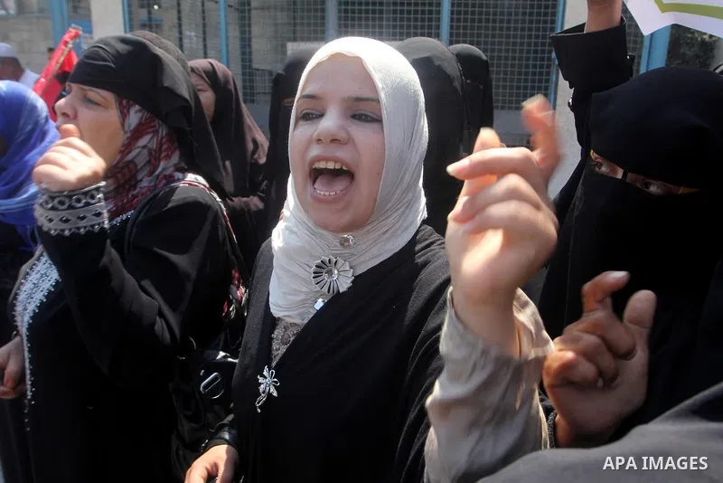 Palestinians shout slogans during a rally supporting a bid for Palestinian statehood recognition at the U.N., at a United Nations Relief and Works Agency (UNRWA) food distribution center in Rafah in the southern Gaza Str...