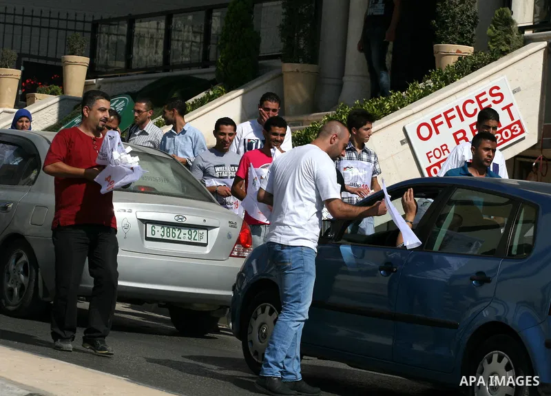Activists of the Palestine 194 campaign distribute flags and leaflets to motorists in order to drum for Palestine to become the 194th state recognised by the UN, in the West bank town of Ramallah, on 13 September 2011. T...