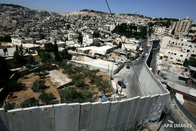 A view shows a section of Israel's controversial concrete barrier that separates the West Bank from Jerusalem on September 14, 2011. in Abu Dis, in Israeli-annexed east Jerusalem. Photo by Mahfouz Abu Turk