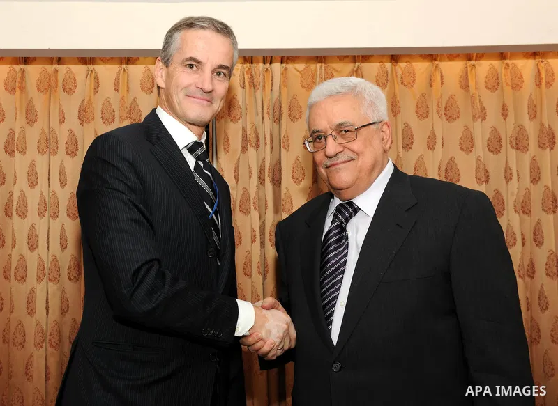 Palestinian President Mahmoud Abbas (Abu Mazen) meets with Norwegian Foreign Minister Johannes Store at his residence in New York on Sep. 19, 2011. Photo by Mufeed Abu Hasnah