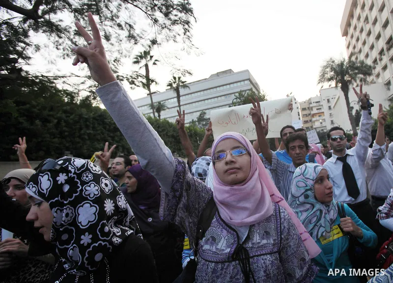 Hundreds of Egyptian activists marched in downtown Cairo to protest against the reassertion of the Emergency Law in the wake of the attack on the Israeli Embassy on 9 September. Egyptian activists marching through the st...