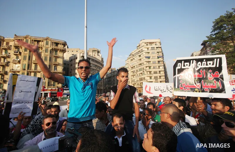 Hundreds of Egyptian activists marched in downtown Cairo to protest against the reassertion of the Emergency Law in the wake of the attack on the Israeli Embassy on 9 September. Egyptian activists marching through the st...