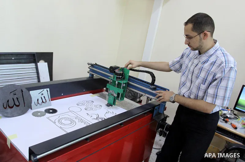 A Palestinian engineering collage student works on hand-made machine at the Islamic University in Gaza city on Sep. 20,2011.l. Photo by Mohammed Asad