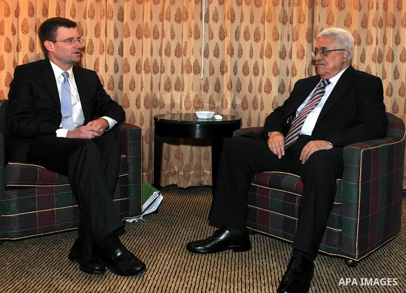 Palestinian President Mahmoud Abbas (Abu Mazen)dmeets with U.S. envoy Dennis Ross at his residence in New York on Sep. 20, 2011. Photo by Mufeed Abu Hasnah