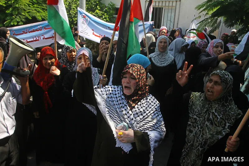 A Palestinian women chant slogans during a demonstration in support of Palestinian leader Mahmud Abbas' bid for statehood recognition at the United Nations on September 21, 2011 in Gaza City. Palestinians are preparing t...