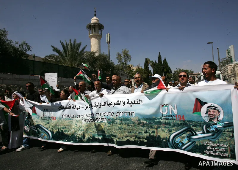 Palestinians protest against US' interference in the Palestinian bid for statehood recognition at the United Nations on September 21, 2011 outside the US General Consulate in east Jerusalem. Palestinians are preparing to...