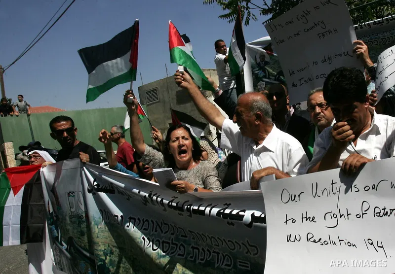 Palestinians protest against US' interference in the Palestinian bid for statehood recognition at the United Nations on September 21, 2011 outside the US General Consulate in east Jerusalem. Palestinians are preparing to...