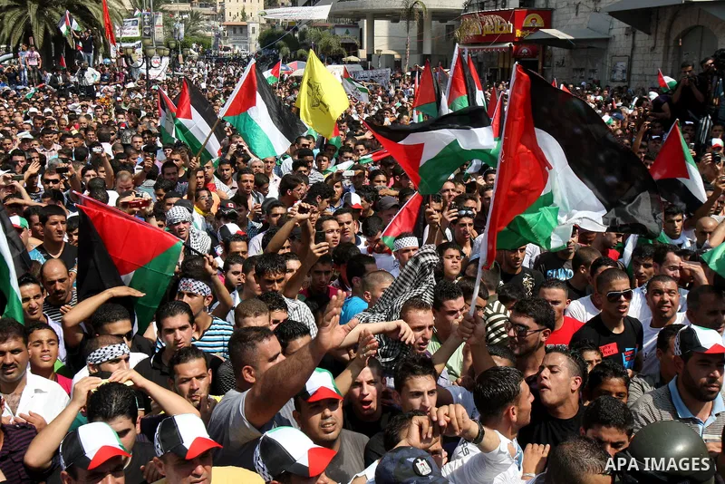 Palestinians rally to express support for the Palestinian bid for statehood recognition at the United Nations on September 21, 2011 in the West Bank city of Nablus. Palestinians are preparing to submit a formal request t...