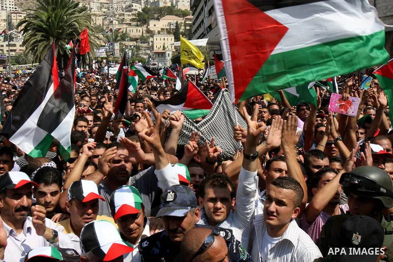 Palestinians rally to express support for the Palestinian bid for statehood recognition at the United Nations on September 21, 2011 in the West Bank city of Nablus. Palestinians are preparing to submit a formal request t...