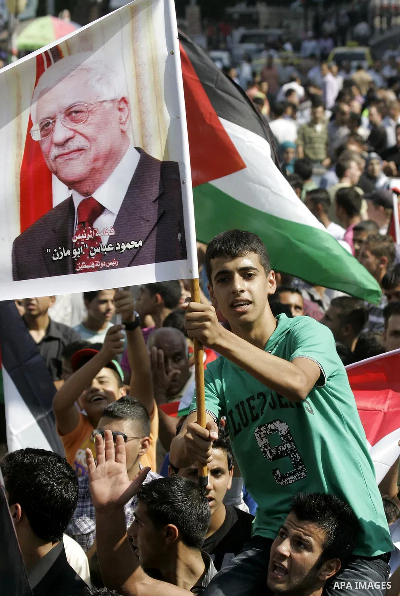 Palestinians rally to express support for the Palestinian bid for statehood recognition at the United Nations on September 21, 2011 in the West Bank city of Nablus. Palestinians are preparing to submit a formal request t...