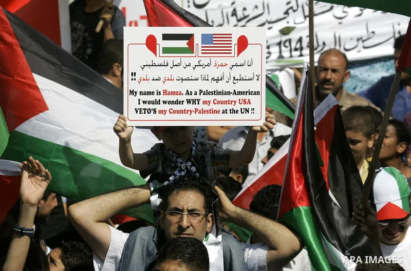 Palestinians rally to express support for the Palestinian bid for statehood recognition at the United Nations on September 21, 2011 in the West Bank city of Nablus. Palestinians are preparing to submit a formal request t...