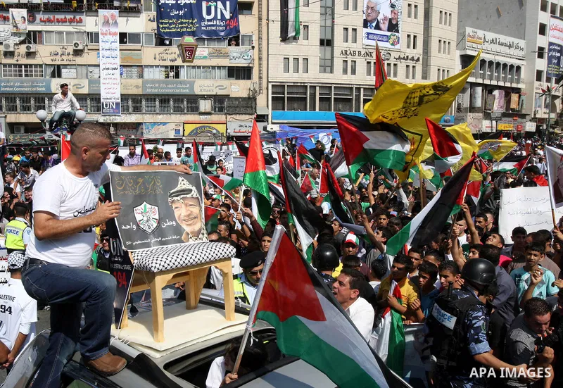 Palestinians rally to express support for the Palestinian bid for statehood recognition at the United Nations on September 21, 2011 in the West Bank city of Nablus. Palestinians are preparing to submit a formal request t...