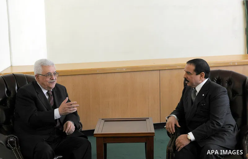 Palestinian President Mahmoud Abbas (Abu Mazen) meets with the King of Bahrain in New York on Sep. 21,2011. Photo by Thaer Ganaim
