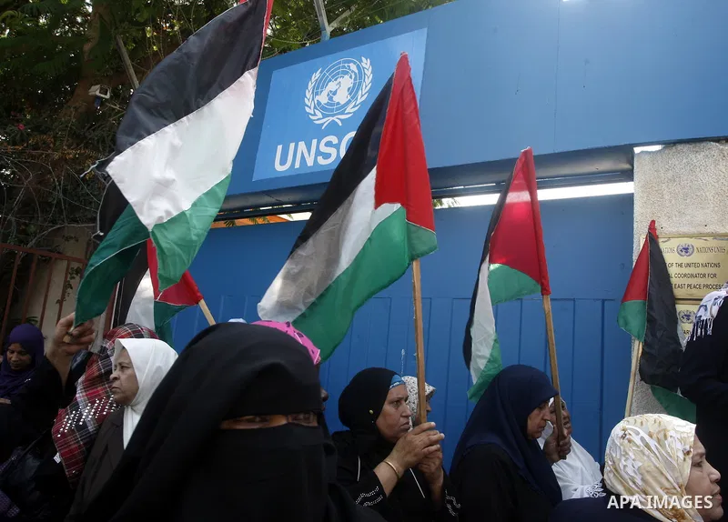 Palestinian women chant slogans and wave their national flag during a demonstration in support of Palestinian leader Mahmud Abbas' bid for statehood recognition at the United Nations on September 22, 2011 in Gaza City. P...