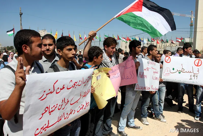 Palestinians school boys participate a demonstration in support of the Palestinian bid for statehood recognition in the United Nations in the West Bank city of Ramallah, Thursday, Sept. 22, 2011. Palestinian protesters h...