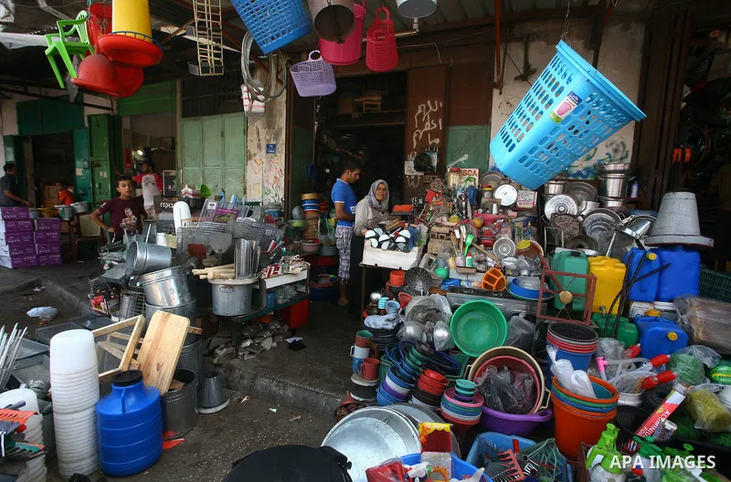 Palestinians during shopping fresh vegetables and goods at a market in Gaza City, on September 23, 2011. Palestinian President Mahmoud Abbas is set to speak later Friday at the U.N., and plans to call on the world body t...
