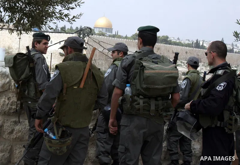 Israeli border police officers stand guard during clashes with Palestinian stone-throwers in the Arab east Jerusalem neighbourhood of Ras al-Amud September 23, 2011. The Dome of the Rock on the compound known to Muslims...