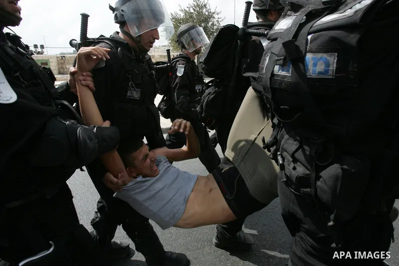 Israeli border police arrest a Palestinian youth for throwing stones at their checkpoint in Ras al-Amud neighborhood of East Jerusalem, Friday Sept. 23, 2011, just hours before their president, Mahmoud Abbas, was to deli...