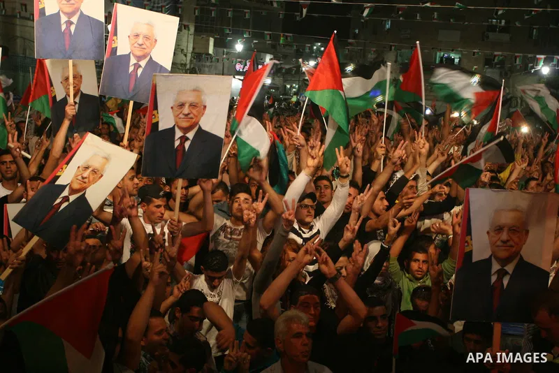 Palestinians attend a public screening of Palestinian President Mahmoud Abbas' speech at the United Nations, in the West Bank city of Ramallah September 23, 2011. Abbas asked the United Nations on Friday to recognize a s...