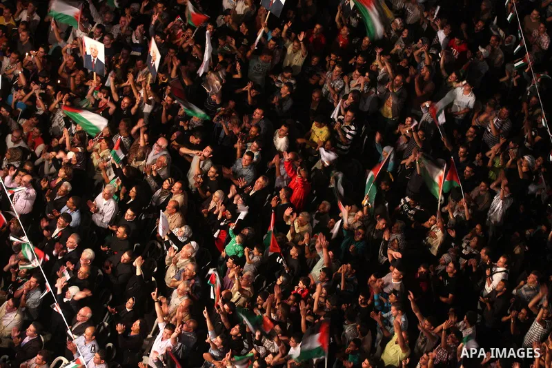 Palestinians attend a public screening of Palestinian President Mahmoud Abbas' speech at the United Nations, in the West Bank city of Ramallah September 23, 2011. Abbas asked the United Nations on Friday to recognize a s...