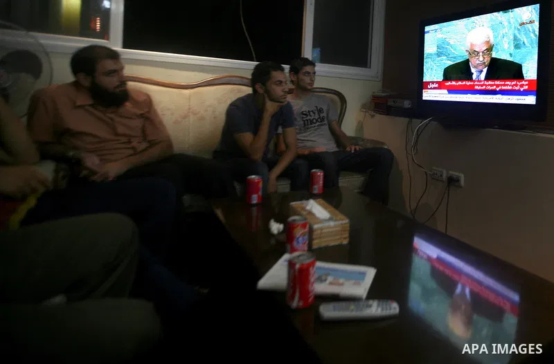 Palestinians watch a television broadcast of Palestinian President Mahmoud Abbas speaking at the United Nations in New York, in Gaza City September 23, 2011. Abbas asked the United Nations on Friday to recognize a state...