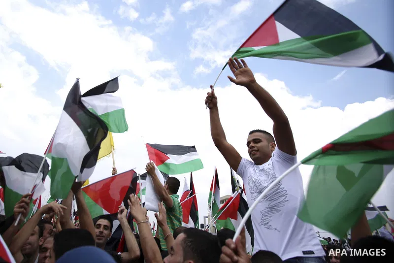 Thousands of cheering Palestinians welcome their president Mahmud Abbas outside his Ramallah headquarters on Sept. 25, 2011, as he returned from delivering a historic UN membership bid. Photo by Issam Rimawi
