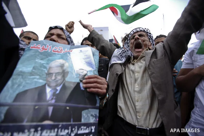 Thousands of cheering Palestinians welcome their president Mahmud Abbas outside his Ramallah headquarters on Sept. 25, 2011, as he returned from delivering a historic UN membership bid. Photo by Issam Rimawi