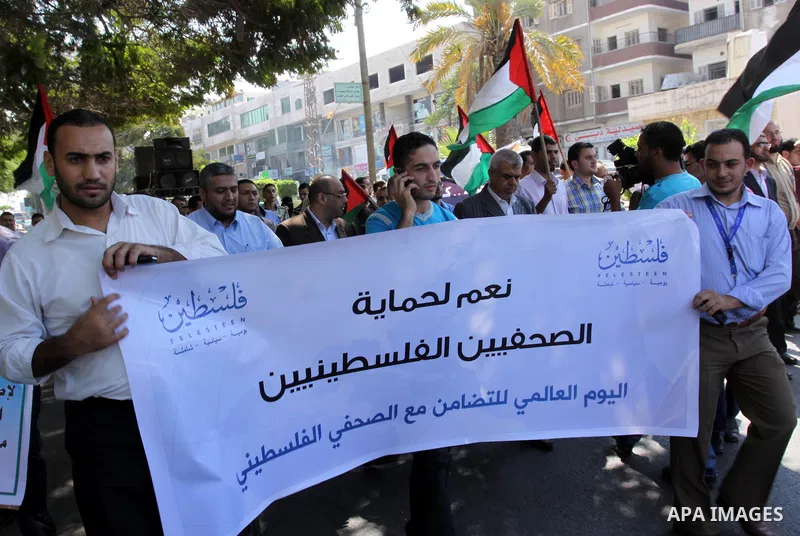 Memebers of the Palestinian journalist bloc and journalists take part on the occasion of International Day in support with the Palestinian journalist, calling Ramallah government for the release of the detained journalis...