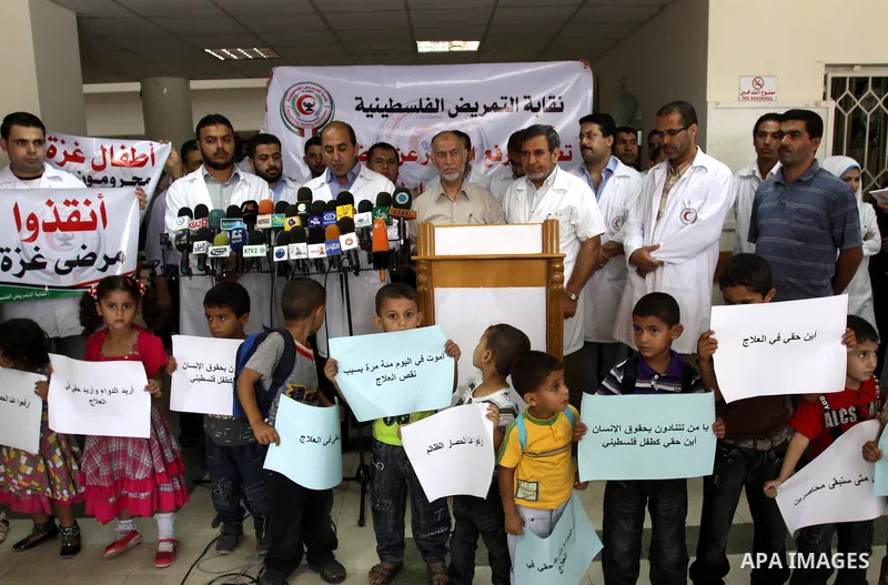 Palestinian doctors of Syndicate of Medical Professions deliver speech in a press conference at Abdel Aziz al-Rantisi hospital in Gaza city on Sep. 28, 2011. This protest organised against the lack of medicine.. Photo by...