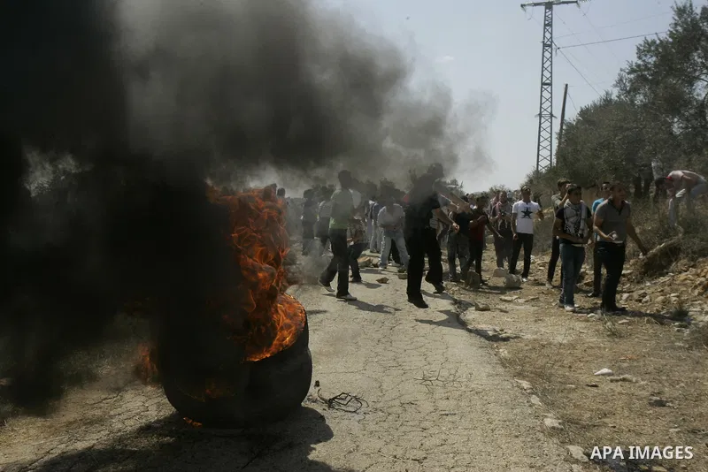 Palestinian stone throwers clash with Israeli soldiers on September 30, 2011 in the West Bank village of Kfar Kadum. Photo by Wagdi Eshtayah
