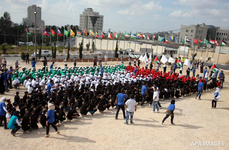 Palestinian children with their bodies make up the Palestinian flag ,in the West Bank city of Ramallah October 1, 2011. A U.N. Security Council panel on admitting new members to the United Nations met on Friday for the f...