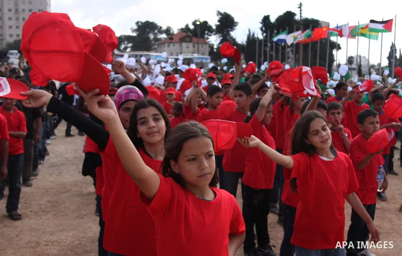 Palestinian children with their bodies make up the Palestinian flag ,in the West Bank city of Ramallah October 1, 2011. A U.N. Security Council panel on admitting new members to the United Nations met on Friday for the f...