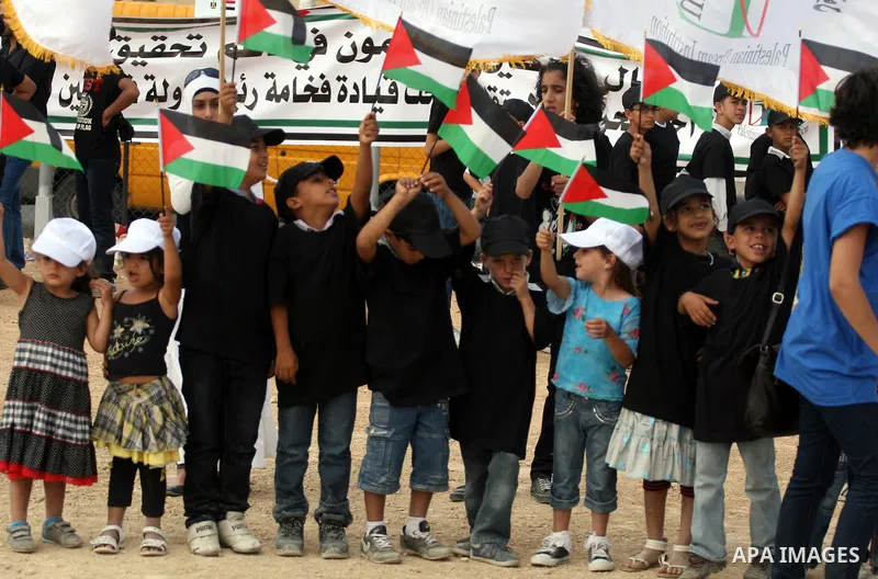 Palestinian children with their bodies make up the Palestinian flag ,in the West Bank city of Ramallah October 1, 2011. A U.N. Security Council panel on admitting new members to the United Nations met on Friday for the f...