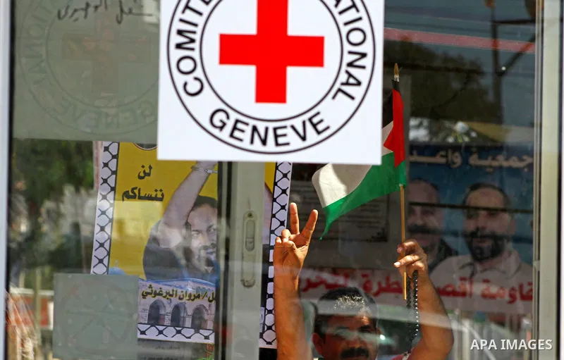 Families of Palestinian prisoners held in Israeli jails protest outside the International Committee of the Red Cross (ICRC) offices in Gaza City on October 2, 2011 in support of prisoners on hunger strike. Photo by Ashra...