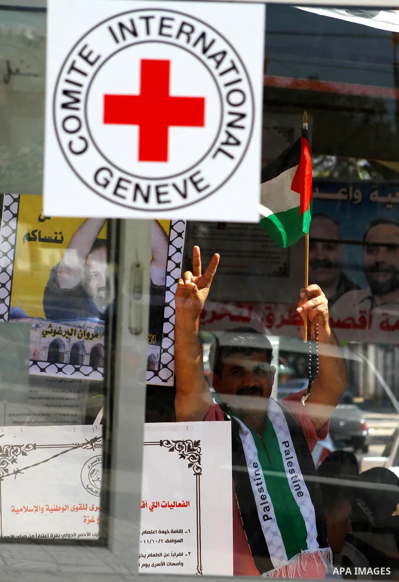 Families of Palestinian prisoners held in Israeli jails protest outside the International Committee of the Red Cross (ICRC) offices in Gaza City on October 2, 2011 in support of prisoners on hunger strike. Photo by Ashra...