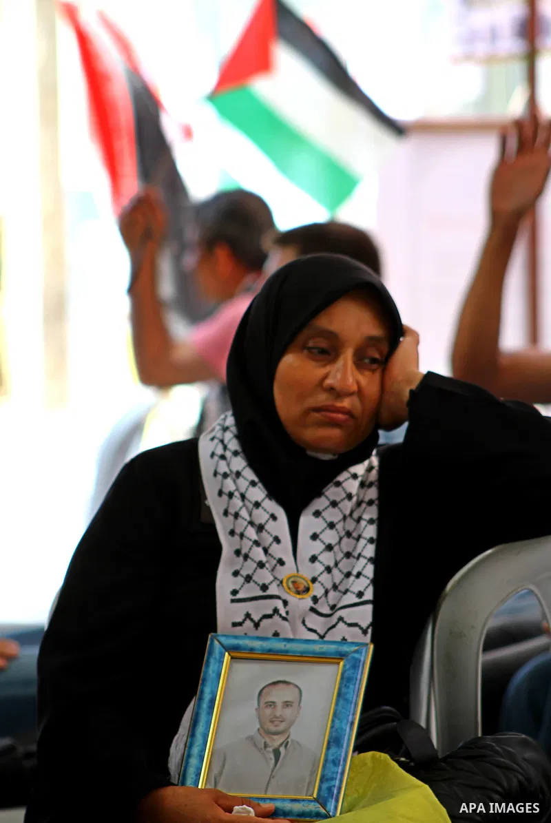 Families of Palestinian prisoners held in Israeli jails protest outside the International Committee of the Red Cross (ICRC) offices in Gaza City on October 2, 2011 in support of prisoners on hunger strike. Photo by Ashra...