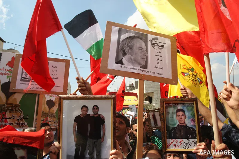 Palestinians take part in a protest in the West Bank city of Nablus on October 3, 2011, to show their solidarity with Palestinian prisoners held in Israeli jails. On Wednesday, Palestinian prisoners in Israel went on a h...