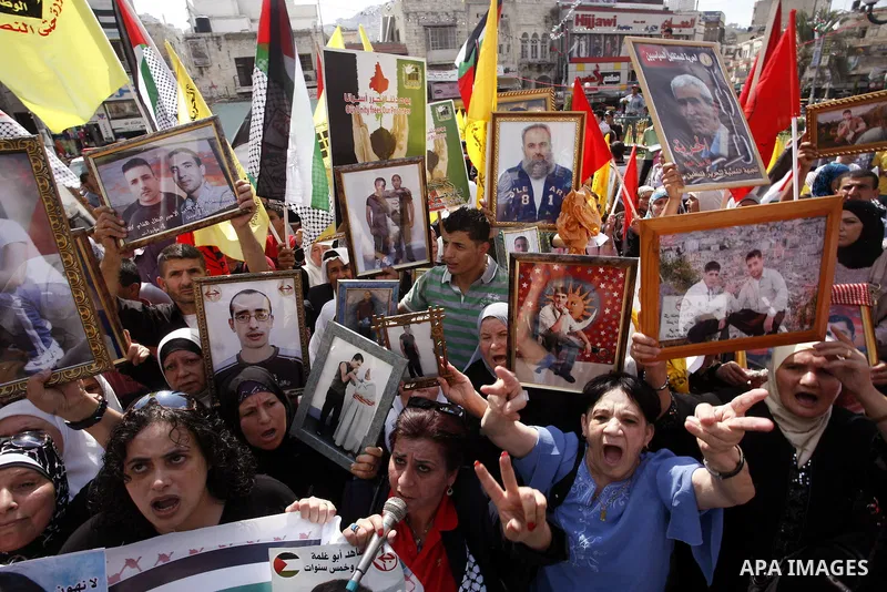 Palestinians take part in a protest in the West Bank city of Nablus on October 3, 2011, to show their solidarity with Palestinian prisoners held in Israeli jails. On Wednesday, Palestinian prisoners in Israel went on a h...