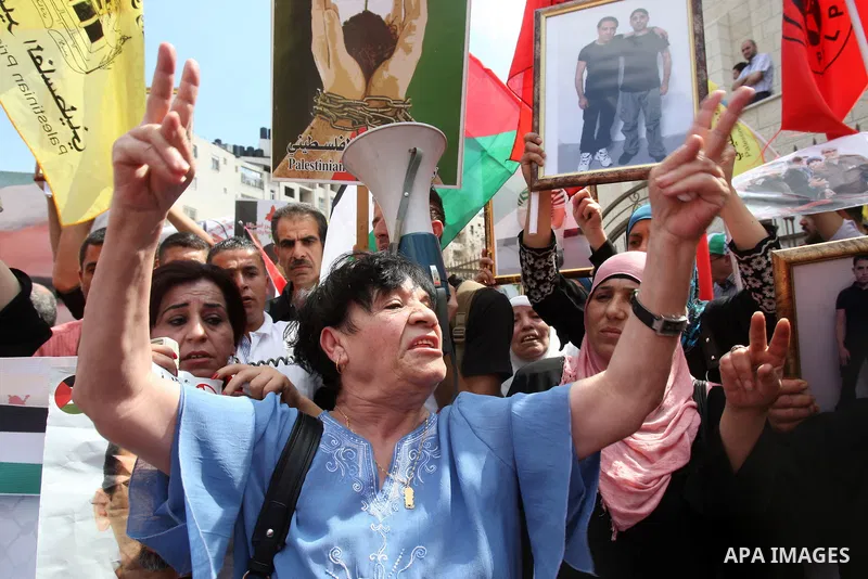 Palestinians take part in a protest in the West Bank city of Nablus on October 3, 2011, to show their solidarity with Palestinian prisoners held in Israeli jails. On Wednesday, Palestinian prisoners in Israel went on a h...