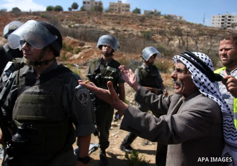 An elderly Palestinian man shout slogans near Israeli policemen during a demonstration calling for the release of prisoners held in Israeli jails and in support of inmates in hunger strike, on October 5, 2011 near Israel...