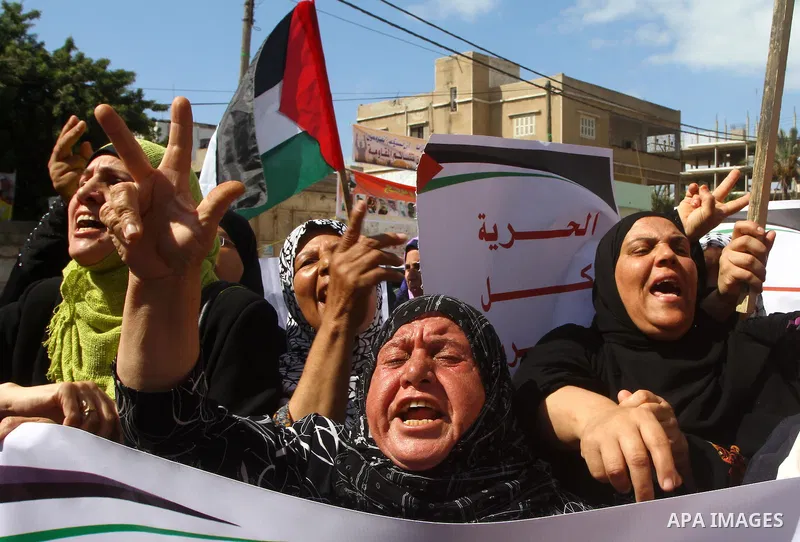 Palestinian women take part in a protest in Gaza City Oct, 06, 2011, to show solidarity with Palestinian prisoners held in Israeli jails. Hundreds of Palestinians in Israeli jails have joined a hunger strike to protest a...